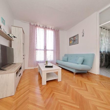 Apartman Lana In City Centre With Garage Zadar Buitenkant foto
