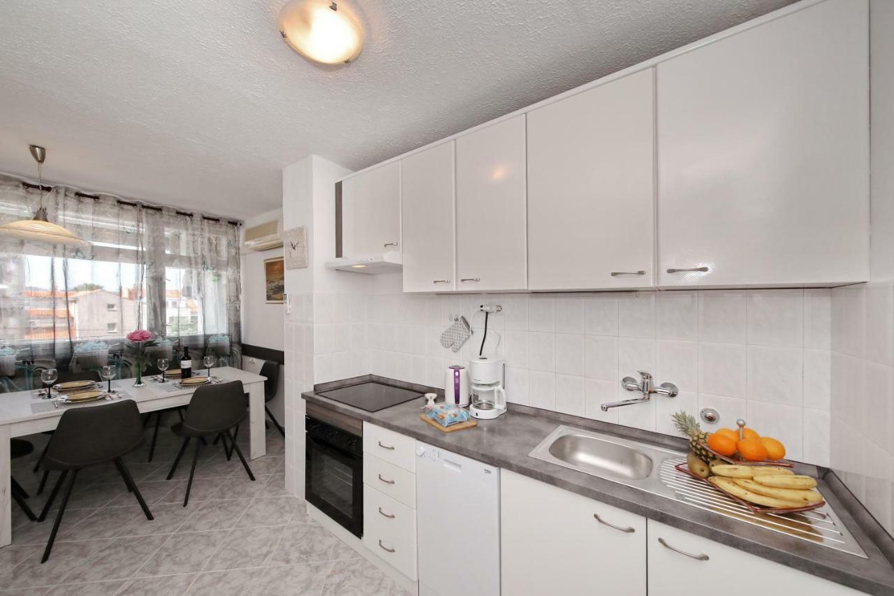 Apartman Lana In City Centre With Garage Zadar Buitenkant foto