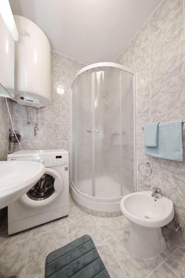 Apartman Lana In City Centre With Garage Zadar Buitenkant foto